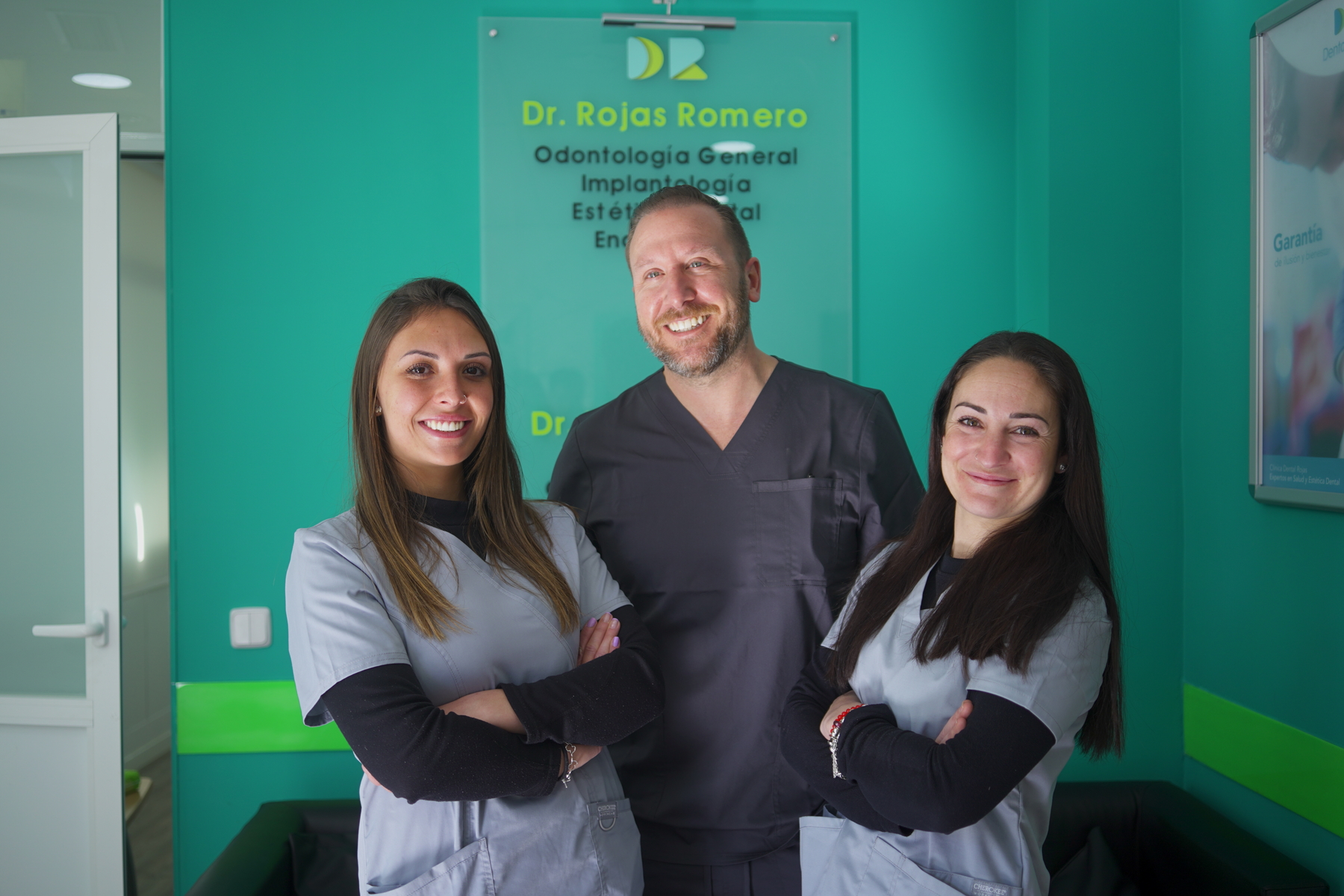 Imagen de equipo de profesionales de clínica dental en moratalaz